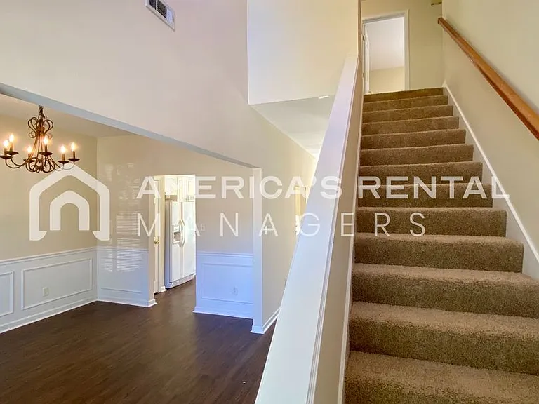 253 Bentmoor Ln — Photo 3