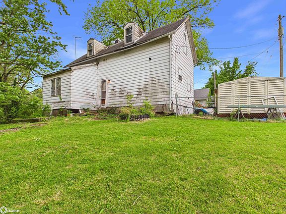 4th image of 325 Marion St