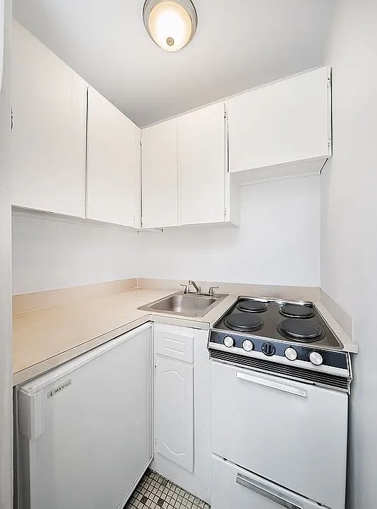 2nd image of 146 E 16th St #4F