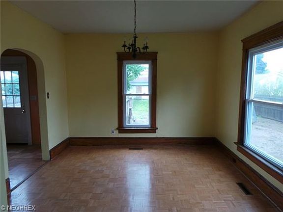 4th image of 1057 Ray Ave NW