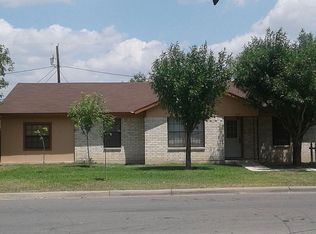 1451 Paseo De Encinal Dr, Eagle Pass, TX 78852