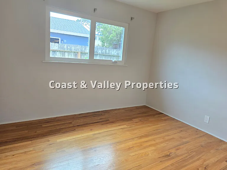 1117 Surf Ave — Photo 10