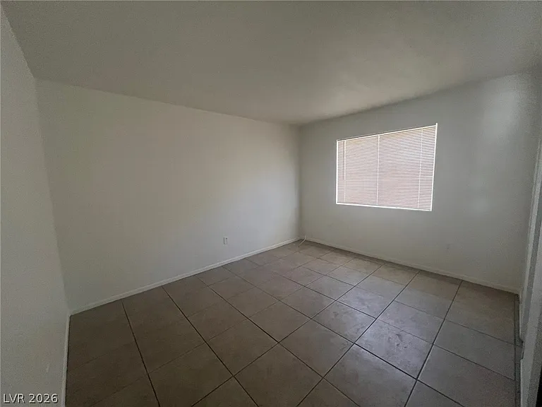 2781 Eldora Cir #B — Photo 11
