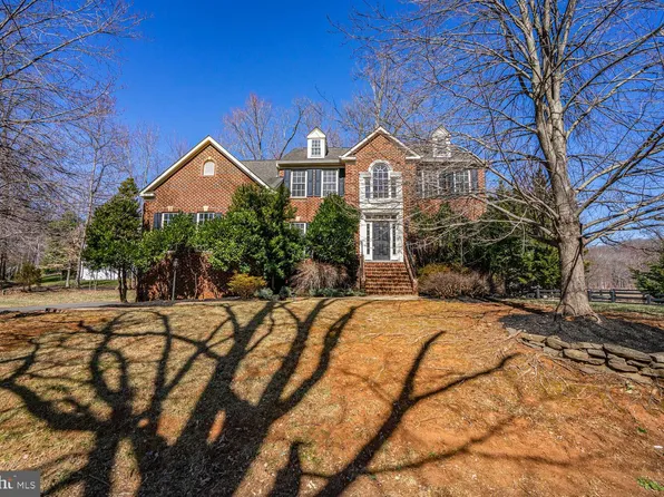 12524 Chronical Dr, Fairfax, VA 22030
