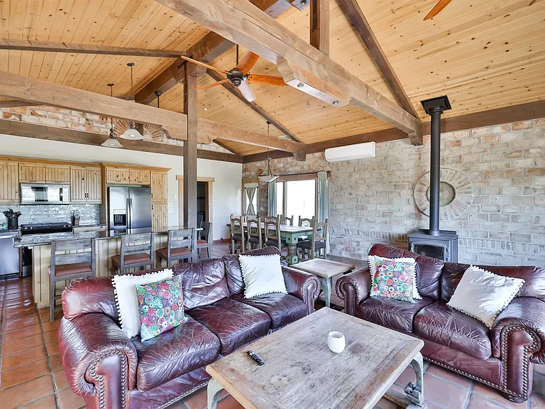 25933 Potrero Valley Rd — Photo 37