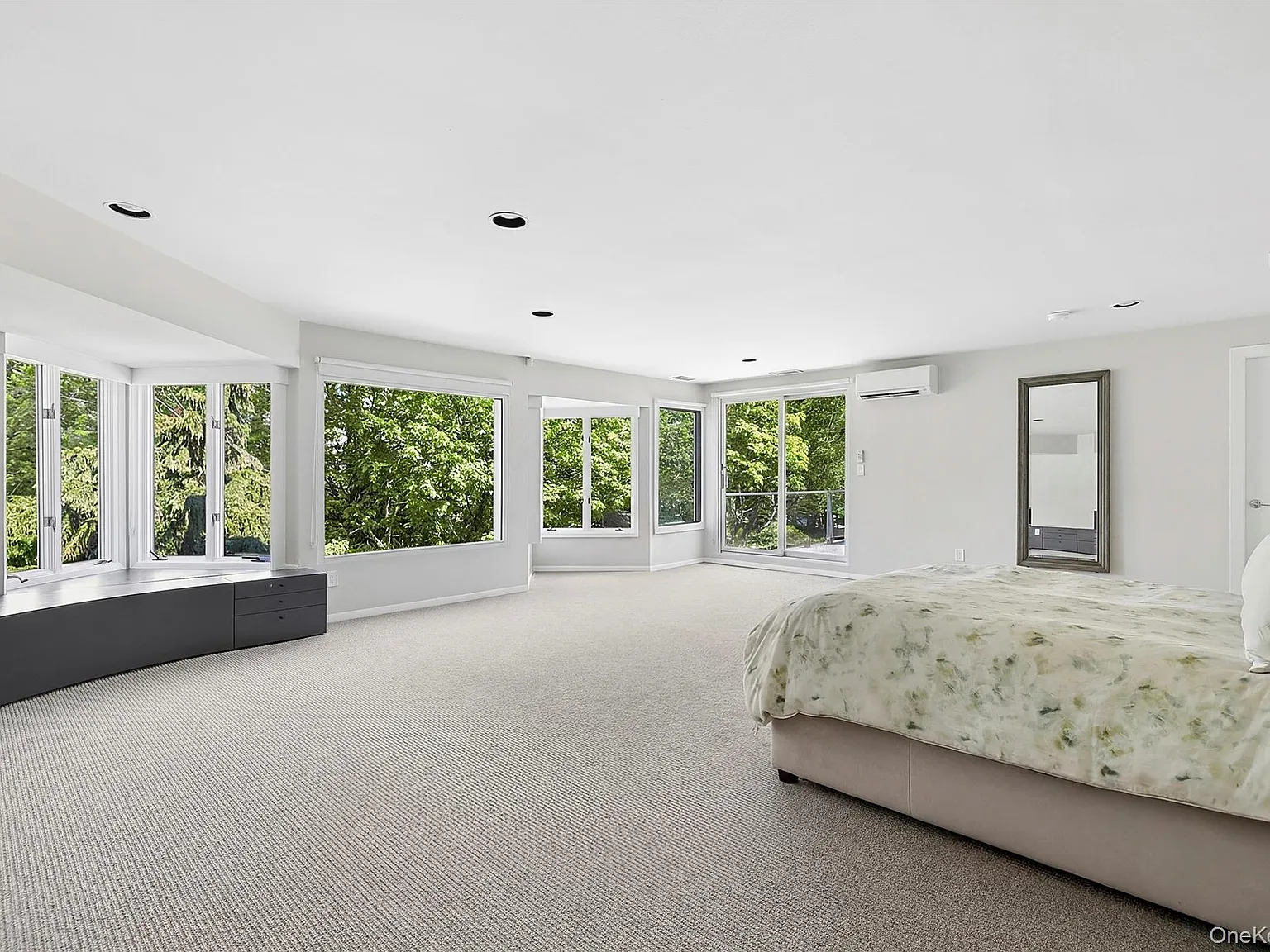 6 bed, 4.5 bath, 7109 sqft, $15,000 — Photo 4