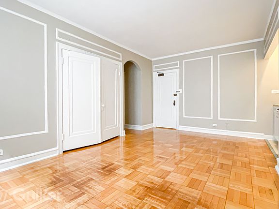 5th image of 1209 W Sherwin Ave #208-60626.