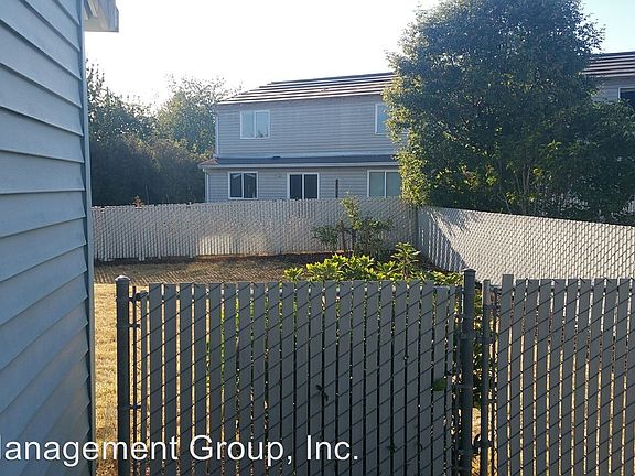 3rd image of 912 SE 153rd Ave