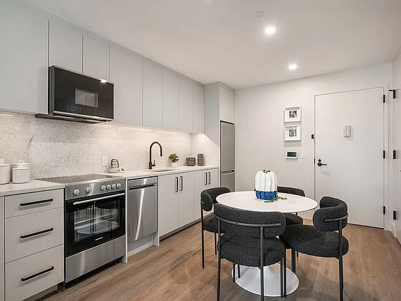 2nd image of 75 Dupont St #421
