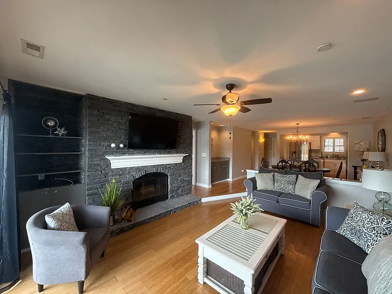 9817 Emerald Point Dr #8 — Photo 9