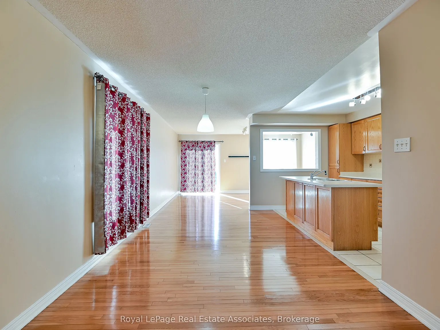 3 bed, $2,900 — Photo 4