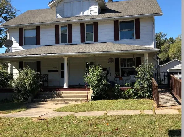 319 S 4th St, Vandalia, IL 62471