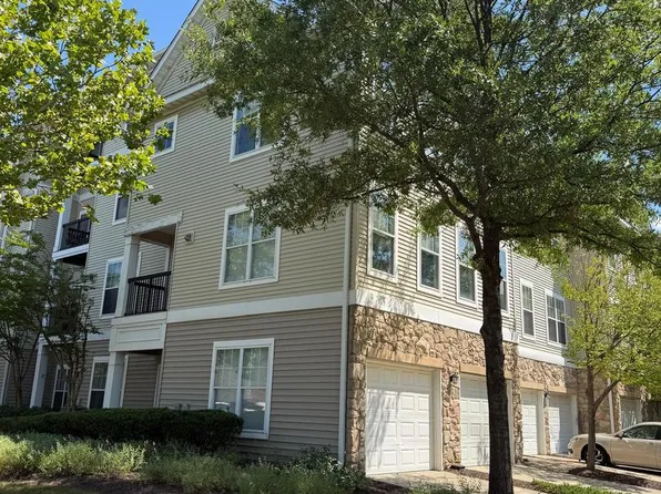 13379 Connor Dr #T, Centreville, VA 20120