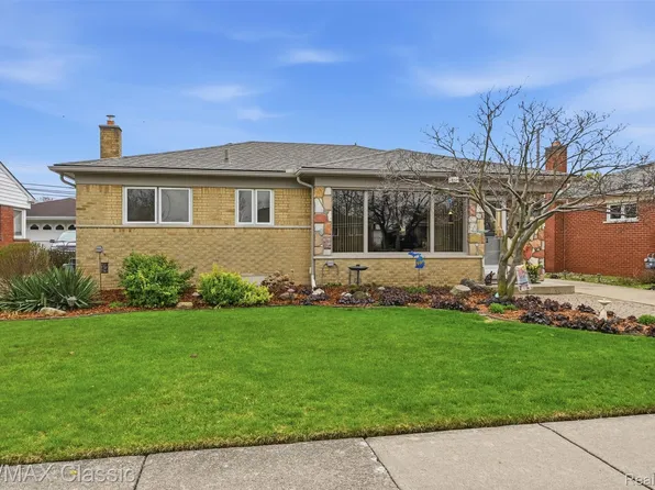 24647 Hayes St, Taylor, MI 48180