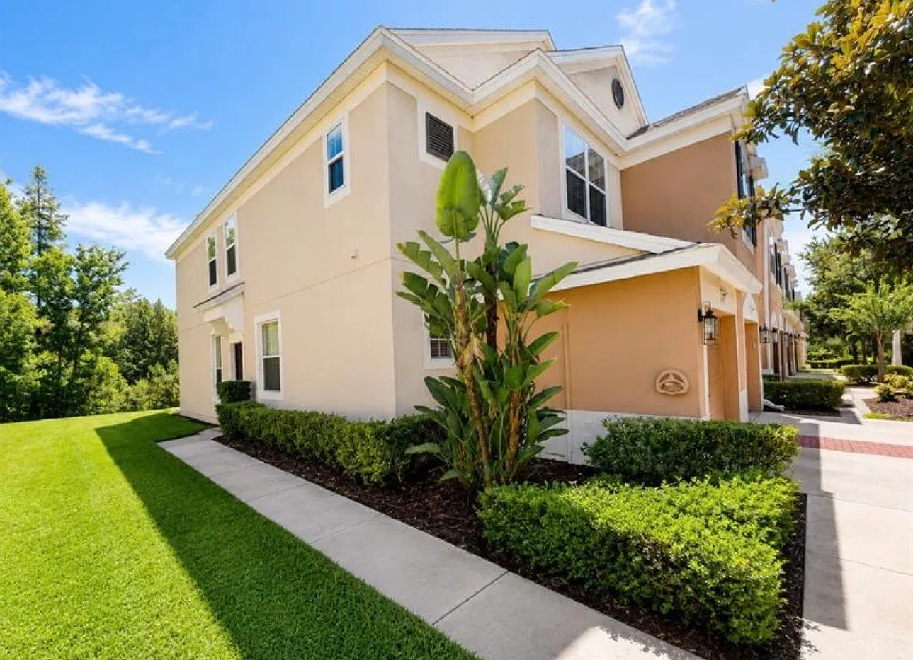 3 bed, 2.5 bath, 1545 sqft, $2,050 — Photo 1