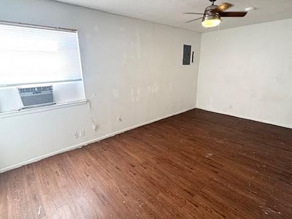 4th image of 3522 Oakwood Dr APT 19