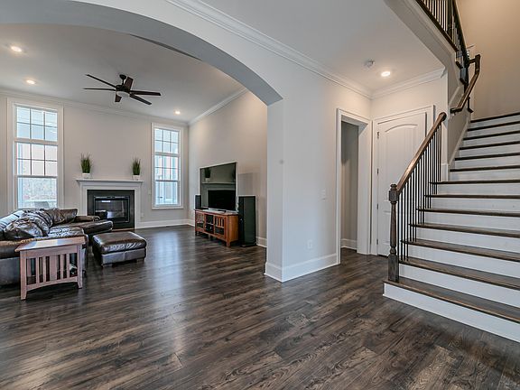 5th image of 412 Brierley Dr