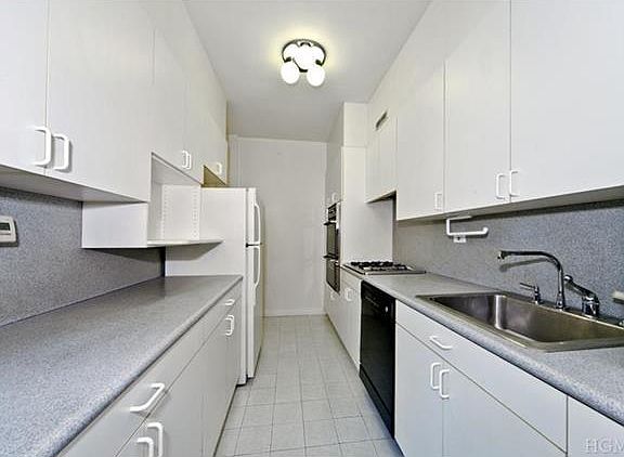 2nd image of 555 Kappock St APT 1J