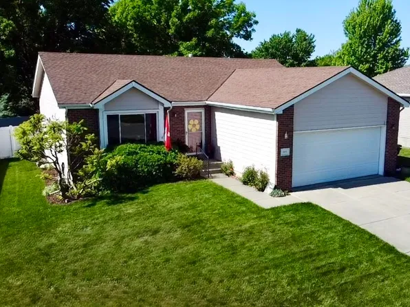 1915 Garret Ln, Lincoln, NE 68512