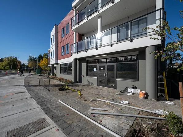 171 Jensen Ave W #204, Parksville, BC V9P 2R4