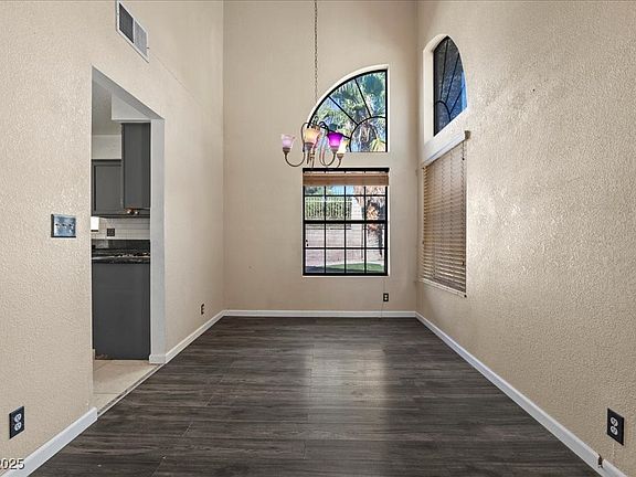 4th image of 4821 Fiesta Lakes St