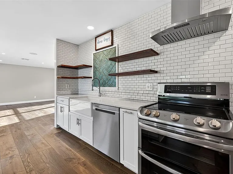 4200 Beach Dr SE — Photo 5