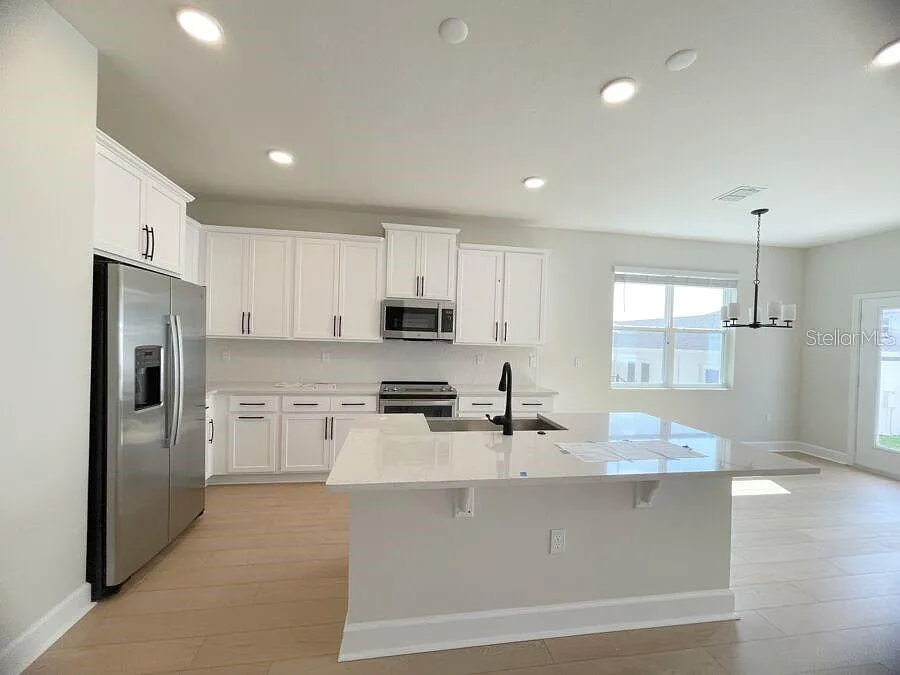 3 bed, 2.5 bath, 1850 sqft, $3,150 — Photo 3