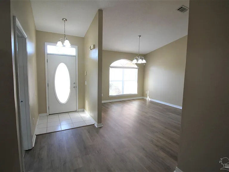 1100 Freeboard Blvd — Photo 4
