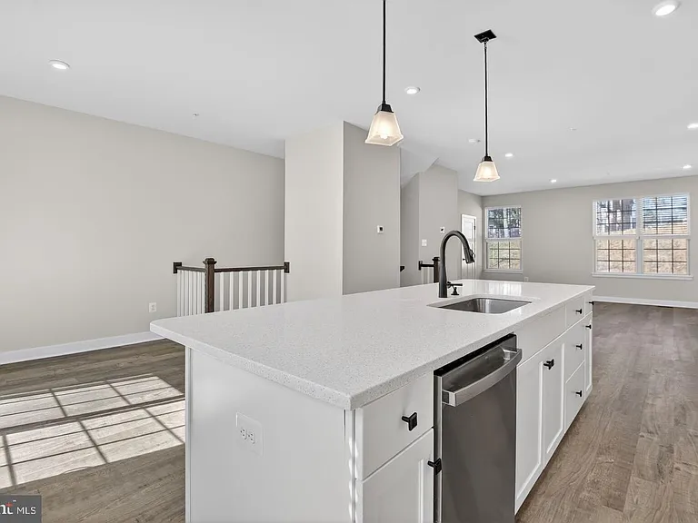 19753 Green Village Dr — Photo 8