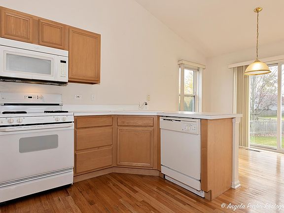2nd image of 812 Farmhill Ln