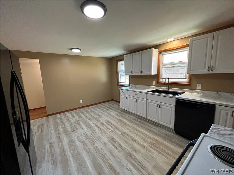 1835 Military Rd — Photo 11