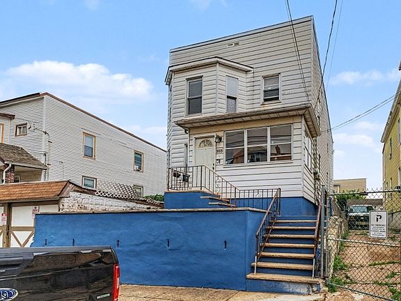 2nd image of 305 Pacific St