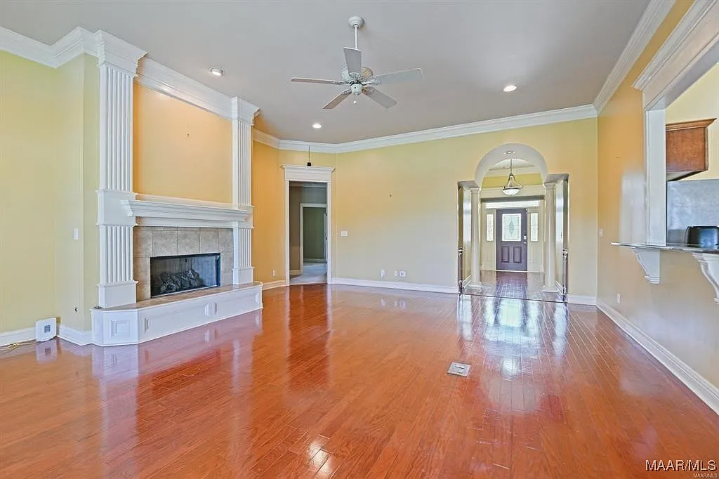 4 bed, 2.5 bath, 2621 sqft, $3,250 — Photo 4
