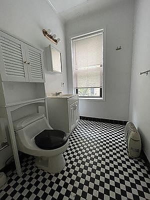 5th image of 302 E 6th St Floor 2