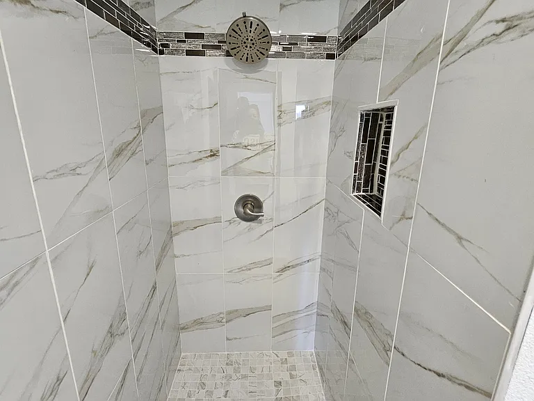 302 Windsor St #1 — Photo 8