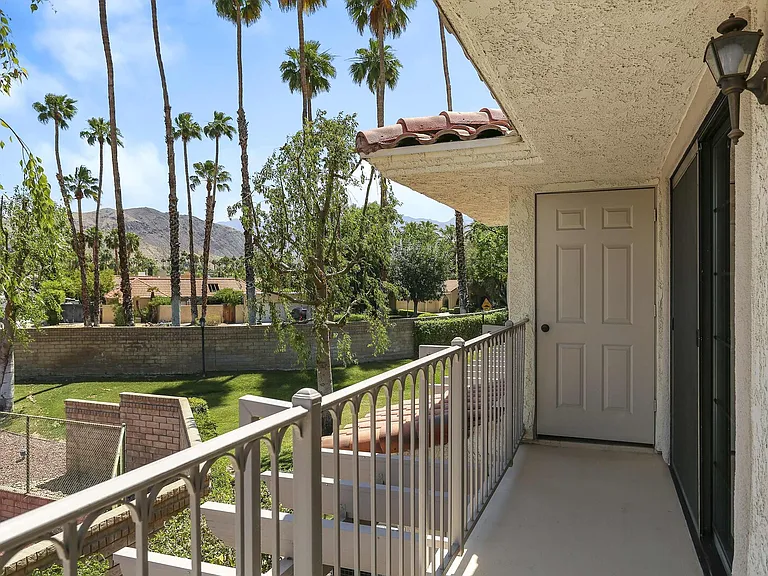E Mesquite Ave — Photo 34