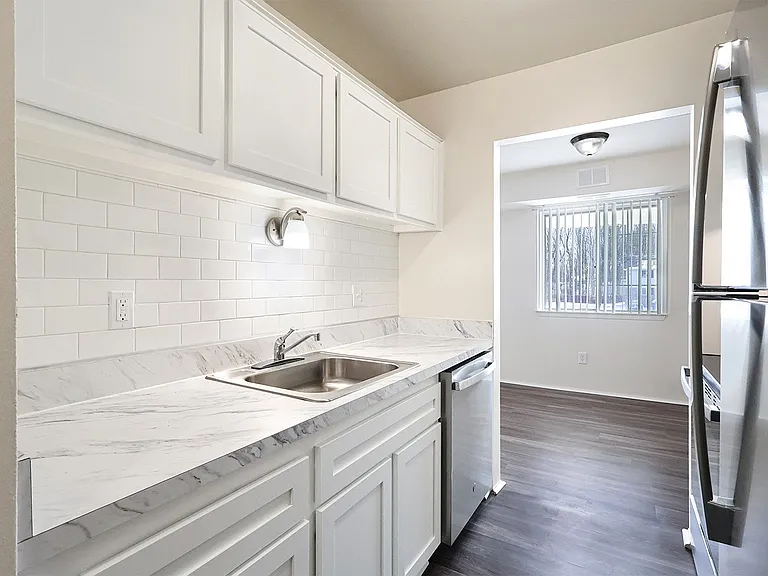 Cherokee Hills Apartments — Photo 11