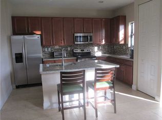 914 NE 193rd Ter, Miami, FL 33179