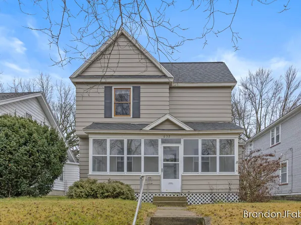 832 Crescent St NE, Grand Rapids, MI 49503
