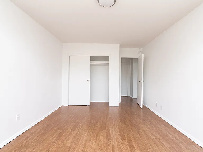 240 Oriole Pkwy #50057A-206 — Photo 7