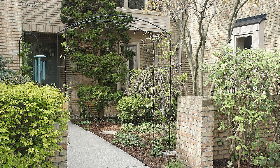 1st image of 5144 Mirror Lake Ct #1