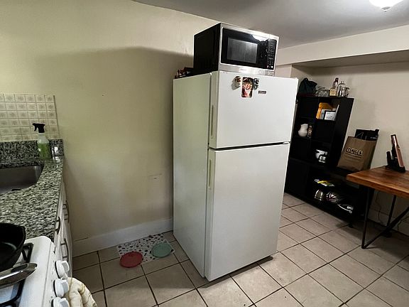 4th image of 19 Cameron Ave #2B