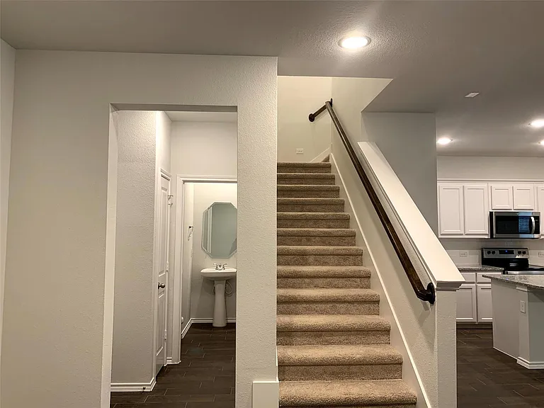 407 Milverton Dr — Photo 12