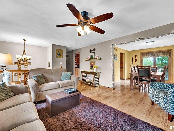 3rd image of 2129 Marigold Dr