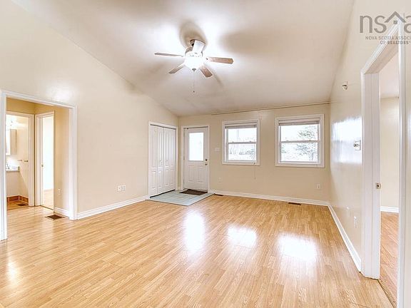 4th image of 19 Shiloh Dr