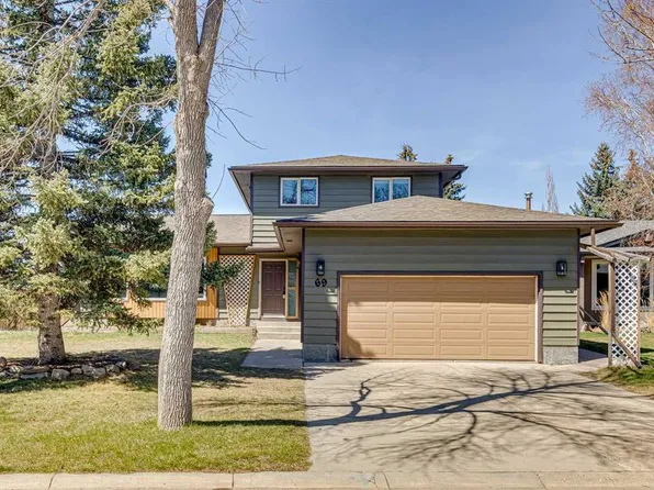 69 E Suntree Ln, Okotoks, AB T1S 1C2
