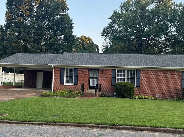 50 Woodmere Dr, Jackson, TN 38301