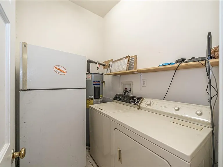 129 W Clay St — Photo 22
