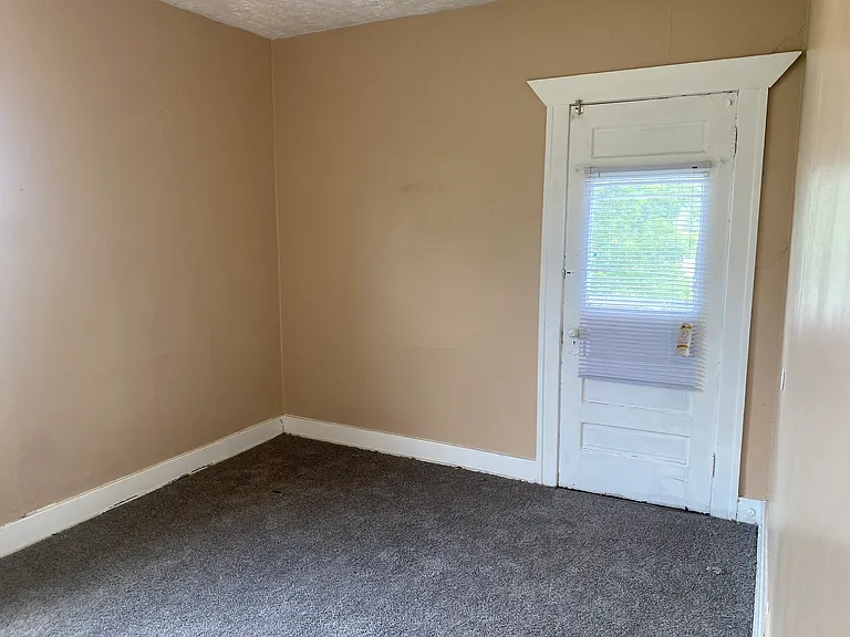 2645 W Grand St — Photo 15