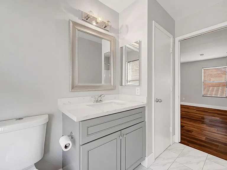 812 Sistine St — Photo 25